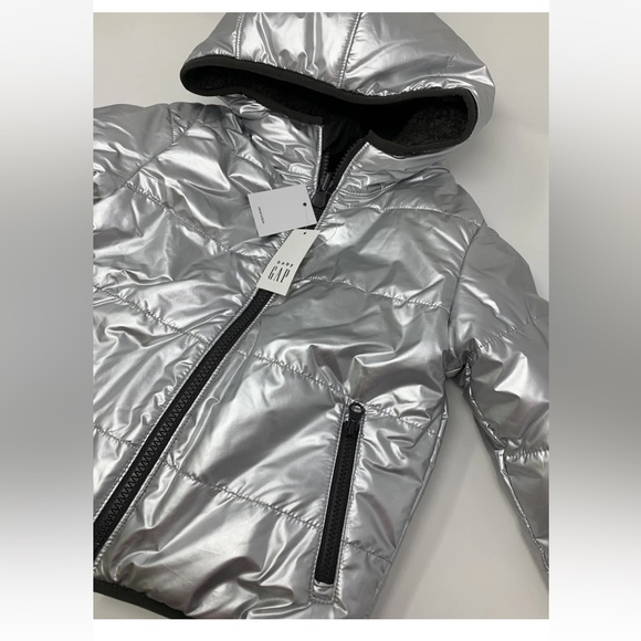 NWT 2T Gap reversible metallic Sherpa silver/grey winter coat - Picture 3 of 10